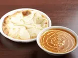 【ラッシー付きチーズナンセット】 タマネギペーストのカレ ー/Onion base Curry Cheese Nan Set（ナマステ豊平店）