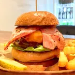 Bacon Cheese ベーコンチーズ(ポテト付き)（Wings Burger）