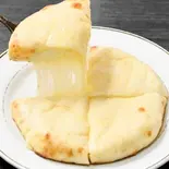 【たっぷりとろける】チーズナン Cheese Naan（インドネパールビリヤニカレー創作料理サムジャナ）