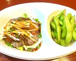 特製牛スネの醤油漬と枝豆（餃子酒場 神田二号店(南口店)）