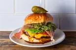 アボカド生ハムバーガー Avocado Prosciutto Burger（CURRY ＆ BURGER 下北沢バルセブン）