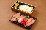最高級の肉を集めました!特選黒毛和牛(特)ロース・カルビ・バラ肉重 Specially-Selected A5 Japanese Beef Rice Box(黒毛和牛炭火焼肉BULLS)