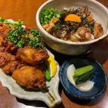 焼鳥丼・唐揚げセット（地鳥や 純鶏）