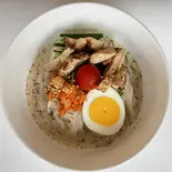 エゴマ豆乳(炙りサラダチキンと自家製キムチ)（冷麺とチヂミの店 면면(ミョンミョン)）