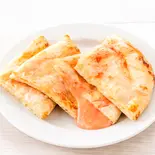 明太子チーズナン/Mentaiko Cheese Nan（インドレストラン ラザ 船橋法典）