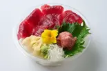 カップ(直径15センチ)まぐろ丼  ※しゃり180g（立喰い寿司＆BAR鮨處八千代 四ツ谷店）