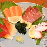 おまかせ鮮魚お造り四点盛り（満洲園 餃子酒場）