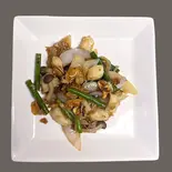 イカのガーリック炒め Stir-Fried Squid with Garlic(中国料理 みんらく)