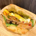 〜スモークサーモン〜国産小麦の自家製パンサンドイッチ(LogLog)