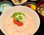 ホタテ好き必見！野付産天然ほたて贅沢丼（白金水産 アドホック新宿）