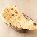 ガーリックナン / Garlic Naan（本格スパイスカレー CHHETRI）