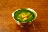 ほうれん草とチキンカレー Spinach and Chicken Curry（アジアンダイニングシバマハル）