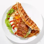 KAMEYA SAND スパム＆エッグのワッフルサンドWaffle with luncheon meat and fried egg（Kameya）
