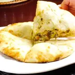 ベーコンペッパーチーズナン Bacon, Pepper ＆ Cheese Naan（オリエンタルテラス ロータス 新宿）