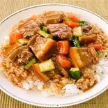 剁椒红烧肉盖浇饭(台湾無骨香脆鶏柳)