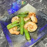 エビとアスパラのバター醤油（COUNTER BAR -OBi-）