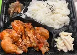 ヤンニョムチキン弁当(浪花のコロッケいも太郎)