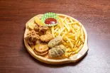 フライ盛り合わせ(フライドポテト200g、若鶏の唐揚げ2個、レンコンの鶏肉はさみ揚げ2個、ささみの梅しそ巻竜田揚げ2個)（下町パスタバル ブリラーレ 亀有店）