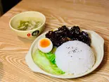 スペアリブの甘酢あんかけご飯/糖醋排骨饭(天津福味餃子)