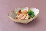柔らか蒸し鶏の秋茸ぽん酢（麺匠の心つくし つるとんたん 本町楼）