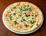 スモークサーモンとほうれん草のピッツァ（Festa Piazza）