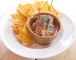 チリビーンズ＆サルサチップ（1ポンドステーキ専門店 ハックルベリー）