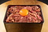(卵黄入り)割りしたで作る黒毛和牛丼 和牛大盛（黒毛和牛のおうどん 讃岐屋 新宿歌舞伎町店）