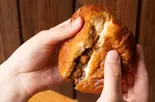 揚げたてカレーパン1個（欧風カレー専門店 いずみカリー神戸元町店）