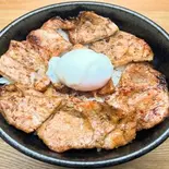 温玉厚切り豚肩ロース丼（豚めし家 なんばパークス前店）