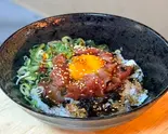 マグロユッケ丼（大阪名物大衆酒場 串カツとたこ焼きのらっしゃいセー）