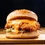 チーズソースチキンバーガー（ハイカラフライドチキン 秋葉原店）