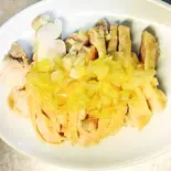蒸し鶏ねぎソース盛り付け（華聖樓）