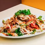 ベトナム風ヘルシーなチキンサラダ A healthy chicken salad(バインミーシンチャオ所沢店)