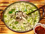特製ラムの肉とホルモンスープ鍋(自家製味噌付き)【特色羊雑湯鍋】（川覇王）
