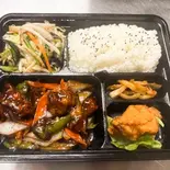 二種(黒酢豚、野菜炒め)おやつ楽しめる弁当(味四川 四川ダイニング)