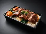 黒毛和牛カルビ弁当（【職人が目利きした美味しいお肉】焼肉小次郎【shokuningamekikishitaoishiioniku】yakinikukojiro）