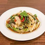 48.イカのタイバジル炒め Stir fried squid with thai basil（タイ国料理ベンジャロン）