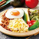 チーズガパオ飯（ガパオライスとタコライス専門店 土佐堀 パーラーアレハンドラ）
