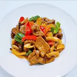 牛肉のオイスターソース炒め（四川料理 酔盧）