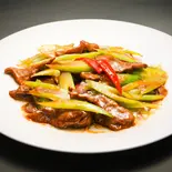 セロリと牛肉炒め（本格中華料理 永利 六本木店）