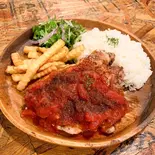 チキンステーキ スパイシートマト（CAFE ＆ BAR AGOO）
