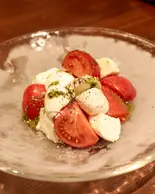 水牛モッツァレラとトマトのカプレーゼ イタリアン（トラットリア クアルト 西新宿店）