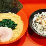 ラーメン + 赤家ライス（横浜家系ラーメン赤家 北浦和店）