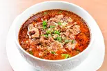 牛肉の四川風ピリ辛煮込み【水煮牛肉】（川覇王）