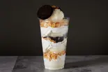 クッキー＆ミルクアイスパフェ(600ml)Cookie ＆ Milk Ice Parfait（パフェBar「YORUYORU」 南6条西）