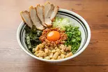 肉盛りまぜそば（油そば・まぜそば ロマン 梅田店）