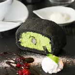 竹炭抹茶ロール（Cafe BonBon）