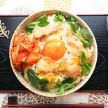 親子丼+キムチ（京のだし香る『親子丼日和』 Oyakodon biyori）