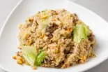 牛肉とレタスチャーハン(チャーハンるつぼ)