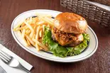 チリチーズBURGER(フライドポテト付き)(ONE THE DINER)